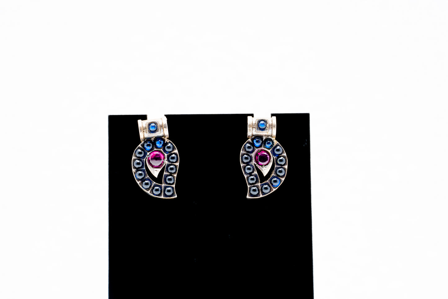 Manga earrings with blue stone