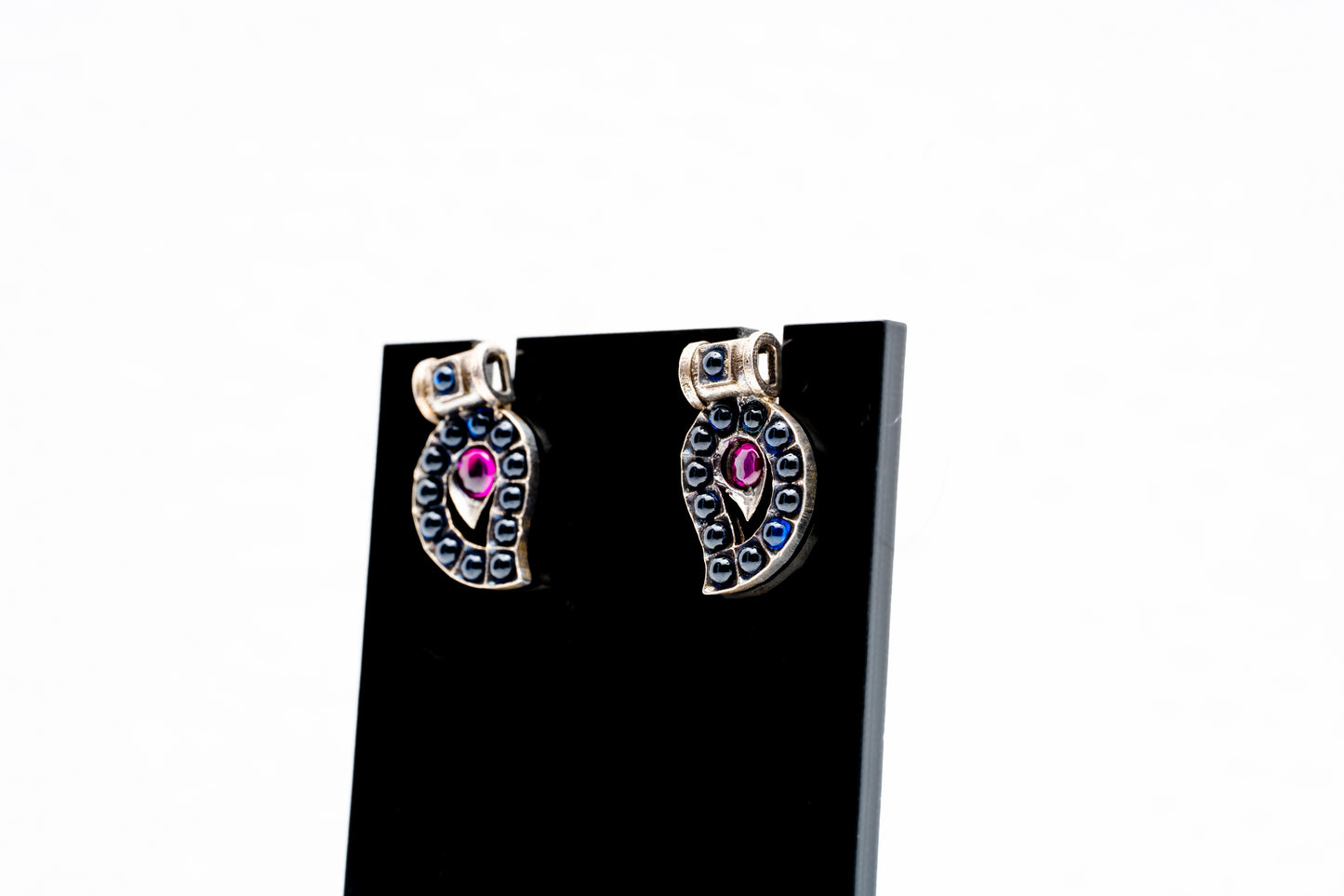 Manga earrings with blue stone